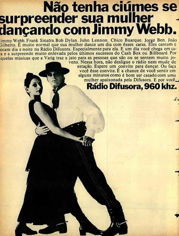 Não tenha ciúmes se surpreender sua mulher dançando com Jimmy Webb.