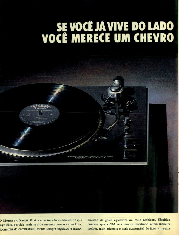 SE VOCÊ JÁ VIVE DO LADO DIREITO DESTE ANÚNCIO, VOCÊ MERECE UM CHEVROLET COM INJEÇÃO ELETRÔNICA.