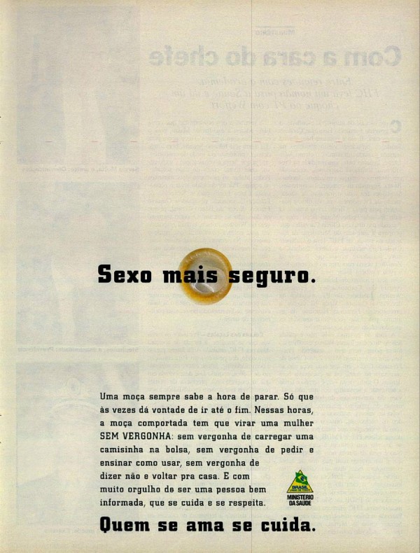 O que uma moça tão comportada está fazendo com uma camisinha na bolsa? Sexo mais seguro. Quem se ama se cuida.