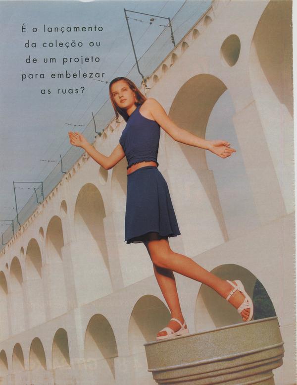 É o lançamento da coleção ou de um projeto para embelezar as ruas? Verão Azaléia. A moda da rua.