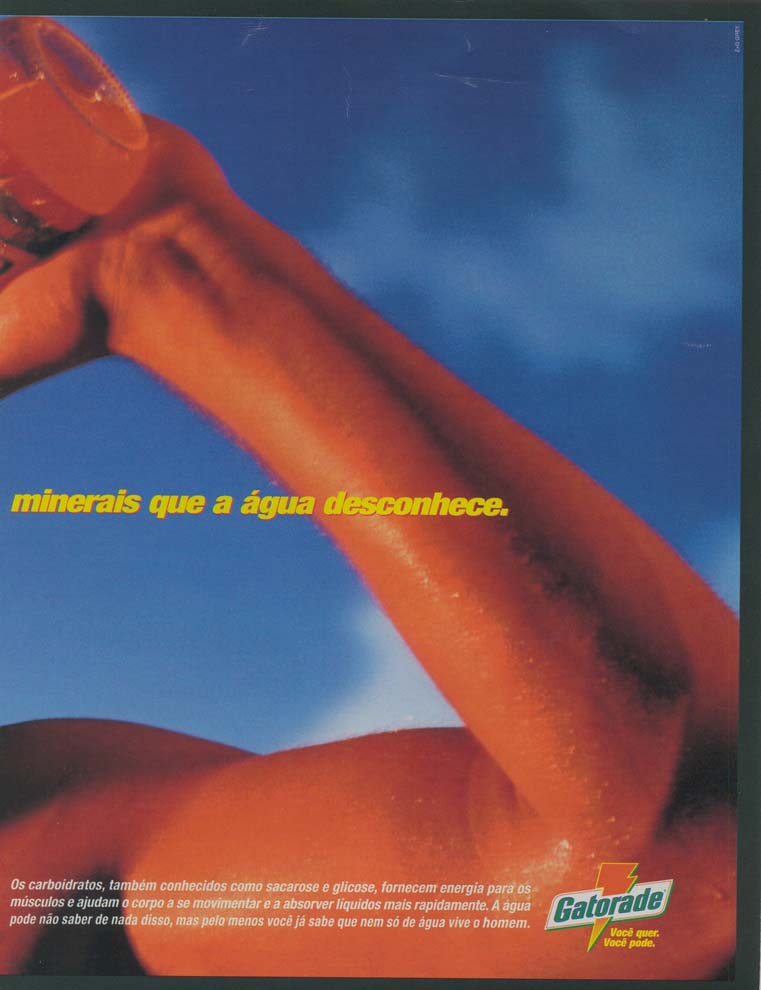 Gatorade tem carboidratos e sais minerais que a água desconhece.